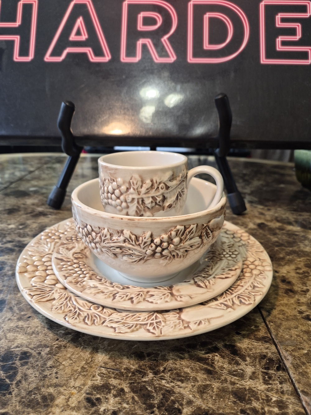 Beautiful Vintage Euro Ceramica Grape Vineyard 4 Pc Dinner Set

This beautiful V